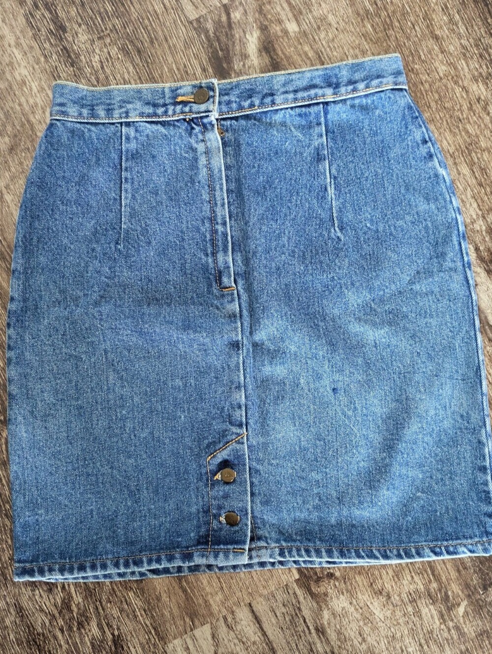 Georges Marciano for GUESS Vintage Denim Skirt Size 31
Rare vintage denim skirt